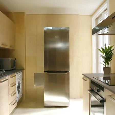 Гостевой дом Insuites Chiado Bedrooms