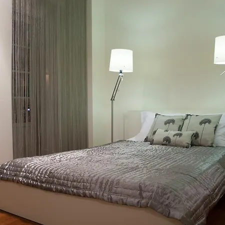 בית הארחה Insuites Chiado Bedrooms ליסבון